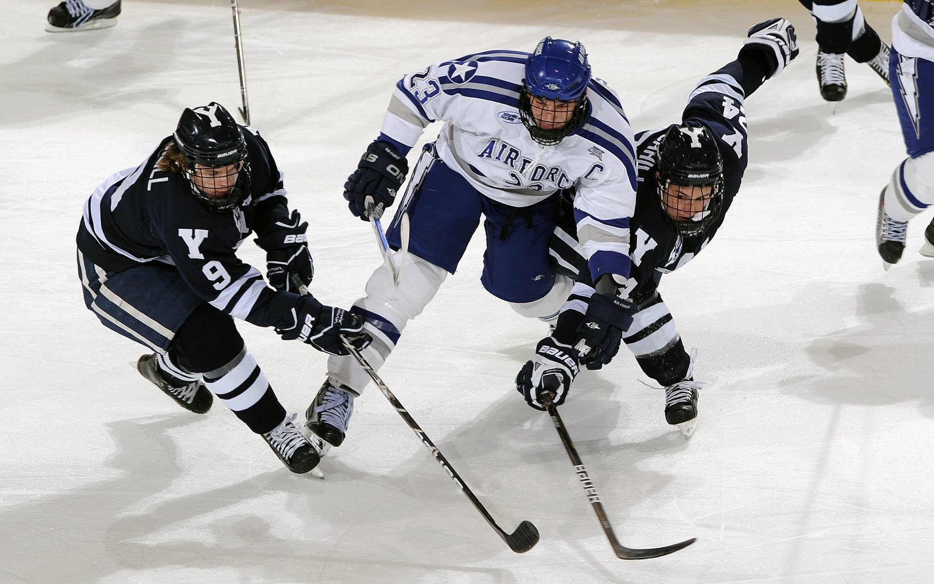 瑞·弗兰：每次反击和突破后，他总能准确地判断最佳传球线路，瑞弗兰用法