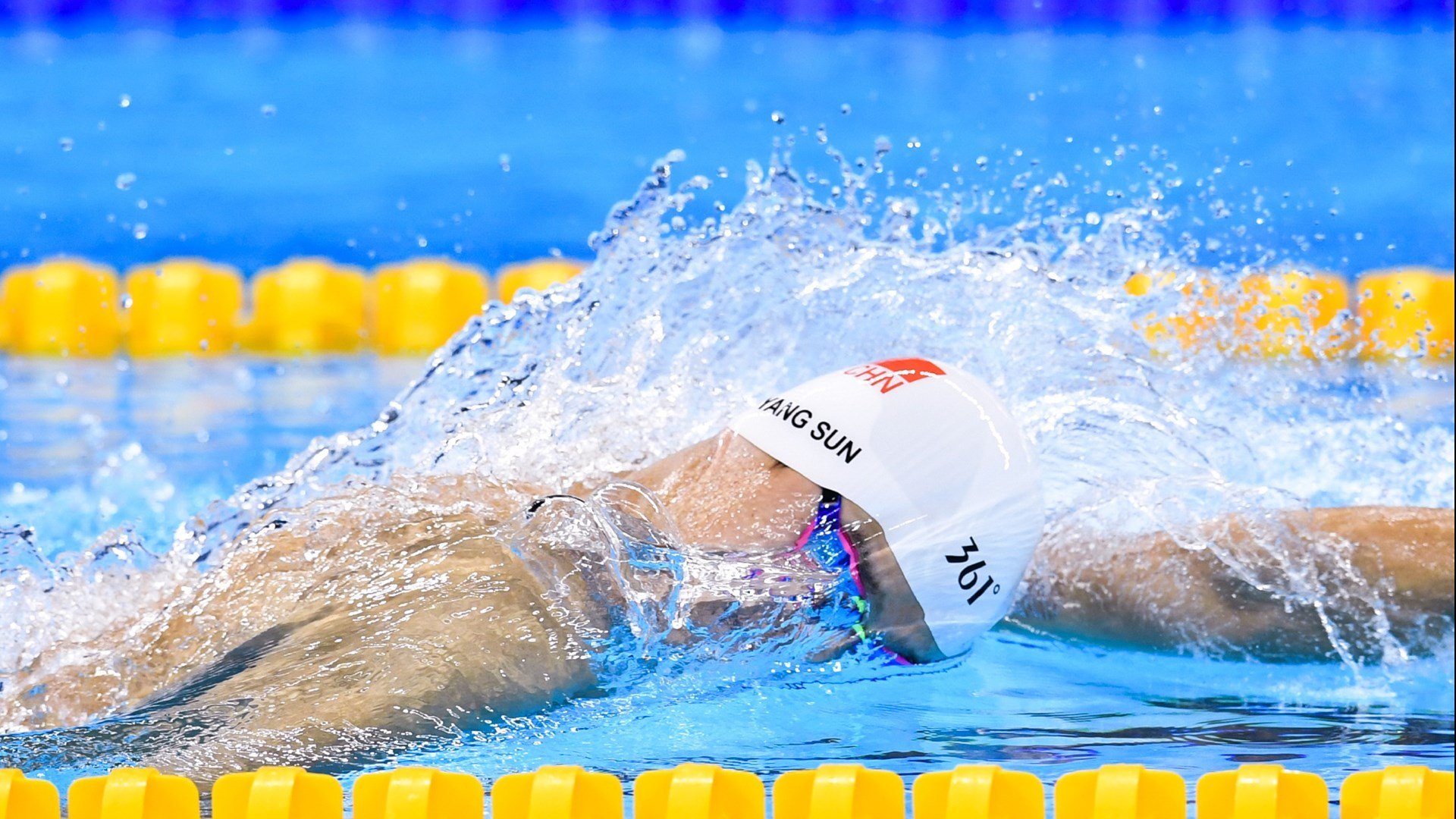 樊振东德国杯首战告捷，红色战袍吸睛无数，樊振东对阵德国选手